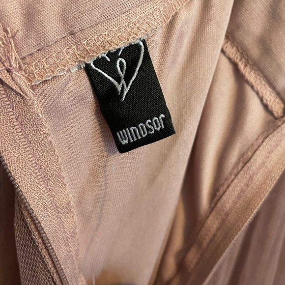 🆕 WINDSOR Dusty Lavender Maxi Dress, medium - Picture 5 of 5
